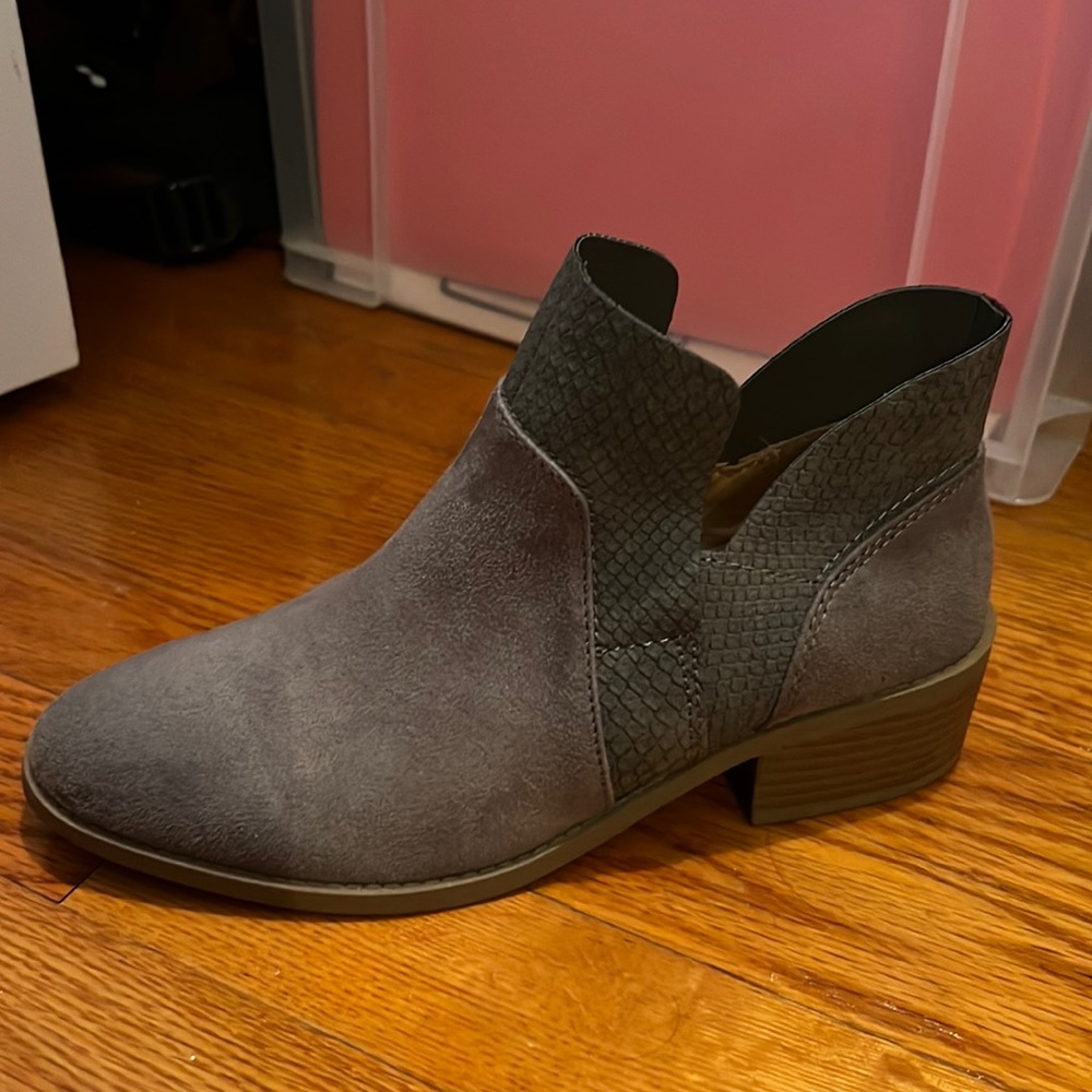 Grey boots